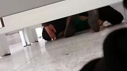 Pega No Banheiro do Shopping com Caras Gays