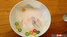 越来越迷恋调皮TS室友Ella Hollywood狂野后入！