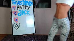 GIRL RELAXES IN SOLO CAM SESSION