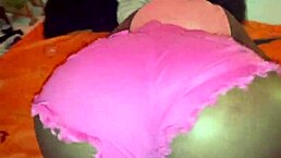 大屁股女友每天挑逗男友