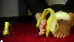 Jelisa Rose Footjob With Banana Yellow Submarine?
