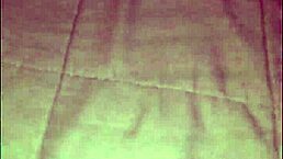 顽皮小妞被狠抽鞭子打屁股然后穿紧靴子猛干！