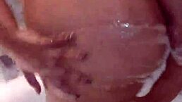 look how i move it in the jacuzzi come daddy let's have fun