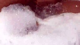 look how i move it in the jacuzzi come daddy let's have fun