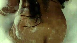 look how i move it in the jacuzzi come daddy let's have fun