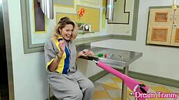 人妖技师Bella Atrix和变装维修工肛交屁股猛操