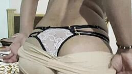 Rica travesti masturbandose in detailed transsexual solo scene.