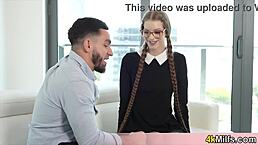 瘦弱淫娃Erin Everheart穿裤袜和幸运陌生人玩得很脏，哎呀！