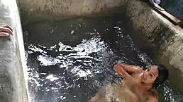 while the neighbor is alone and horny, i arrive to fuck her?