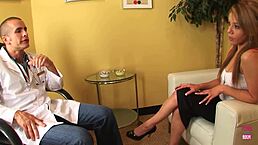 omg, this blonde babe's boss complaint turned into hospital sex! 😍