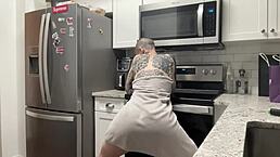 Young 18+ Thug Twerks With Big Ass In Kitchen