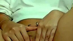 morena gostosa exibindo a buceta na webcam masturbation detalhada