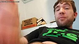 i'm the new jizzman, masturbatin' my penis all wrong