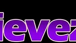 小个子少女小偷在商场办公室被干后偷窃