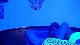 mandeezy4u2 receives cock from her partner