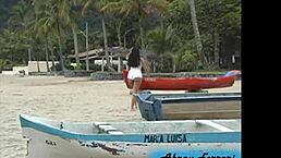 Exibicionismo pelas praias - fio dental e shortinho socado no bumbum, public fun