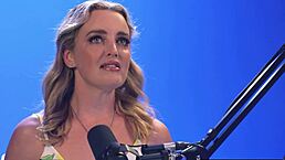 Charlie Forde shows solo female orgasm up close