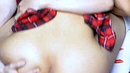 la hijastra con su figura apretada y su sonrisa tentadora era el sueño prohibido que lo impulsaba a buscar encuentros secretos en el apartamento