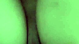 年轻骚屄内射，她还要手指插屁眼