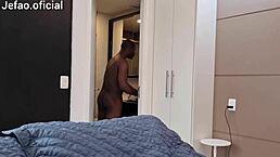 fui pego de surpresa pela minha prima assistindo porno, ela entrou na brincadeira e fodemos juntos gostoso, siga no instagram jefao ator.