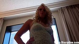 奴隶，你会为我穿上这些性感丝袜吗？