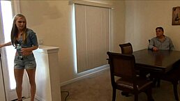 comendo a bucetinha da enteada na cozinha