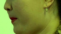 BBW beauties kiss and lick in red lipstick