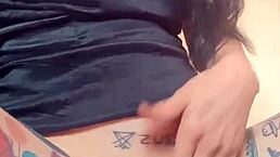 i'm a skinny goth girl showing my huge beaver and masturbating