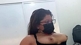 Mujer De La Limpieza Invita Novio Para Porno Casero