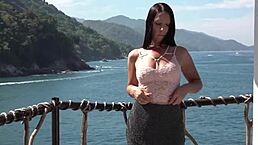 Alice Sweet, show us your oral skills on the beach tonight!