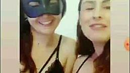 na rua gostosa bate uma em p�blico em live do instagram com peitos de fora buzinaram ao ver - melina bloom