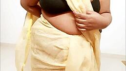Indian Aunty in Saree Hides a Sexy Secret
