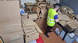 拉丁女神老板抓到员工玩电话性爱