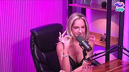 a loirinha peladinha no estudio