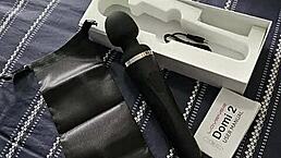 给她假鸡巴一分钟就潮吹喷了！