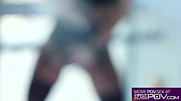 丰满纹身贱货Lily Lane在狂野操逼里深插！