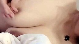 Asiatica se masturba en escena amateur