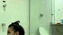 Bia, the hot morena, masturbates solo with the shower jet in an amateur session.