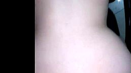 vecina culona espera a que mi mujer se vaya para venir a llenarle el coño de leche pov