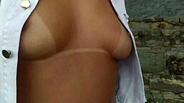 gostosa flaunts gorgeous breasts at tourist spot