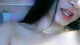 越南兔女郎在亚洲网络聊天中疯狂性爱