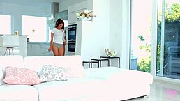 i'm hungry for love with amina and veronica in lesbian muff diving