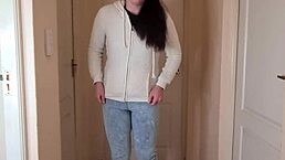 天啊，忍不住尿在牛仔裤和夹克上了！😱