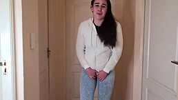 天啊，忍不住尿在牛仔裤和夹克上了！😱