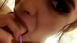 淫荡18+大奶少女骑乘巨型假屌！🛁💦