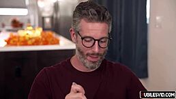 Demi Hawks and Liz Jordan Stuff Pies for Thanksgiving S27-E3!