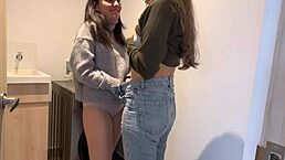 esto es algo extra�o me gustan los besos de la esposa de mi hermanastro soy una perra