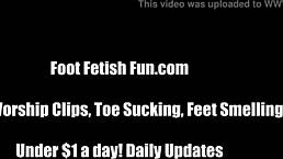 快撸你的鸡巴，我们用脚趾挑逗你！