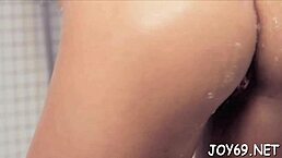 看这个香草少女软核玩弄她的湿屄