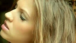 Watch beautiful pornstar orgasm from outdoor pussy play